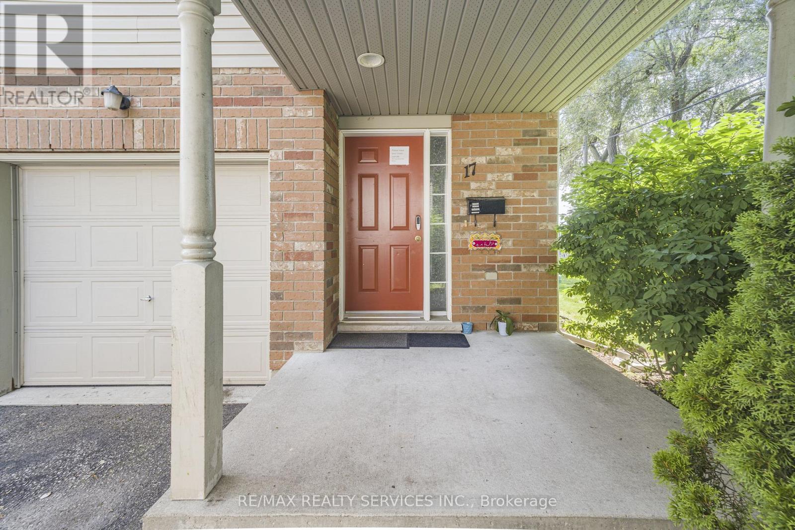 17 - 120 DUDHOPE AVENUE — photo 2