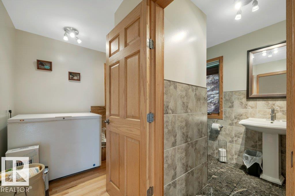 475063 RGE ROAD 260 - 16