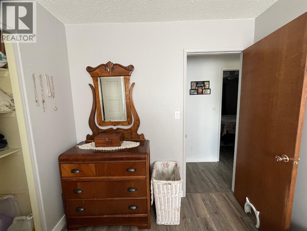 5512 45 Avenue - Photo 14