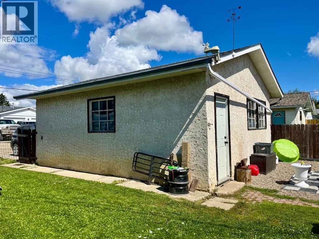 5512 45 Avenue - Photo 35