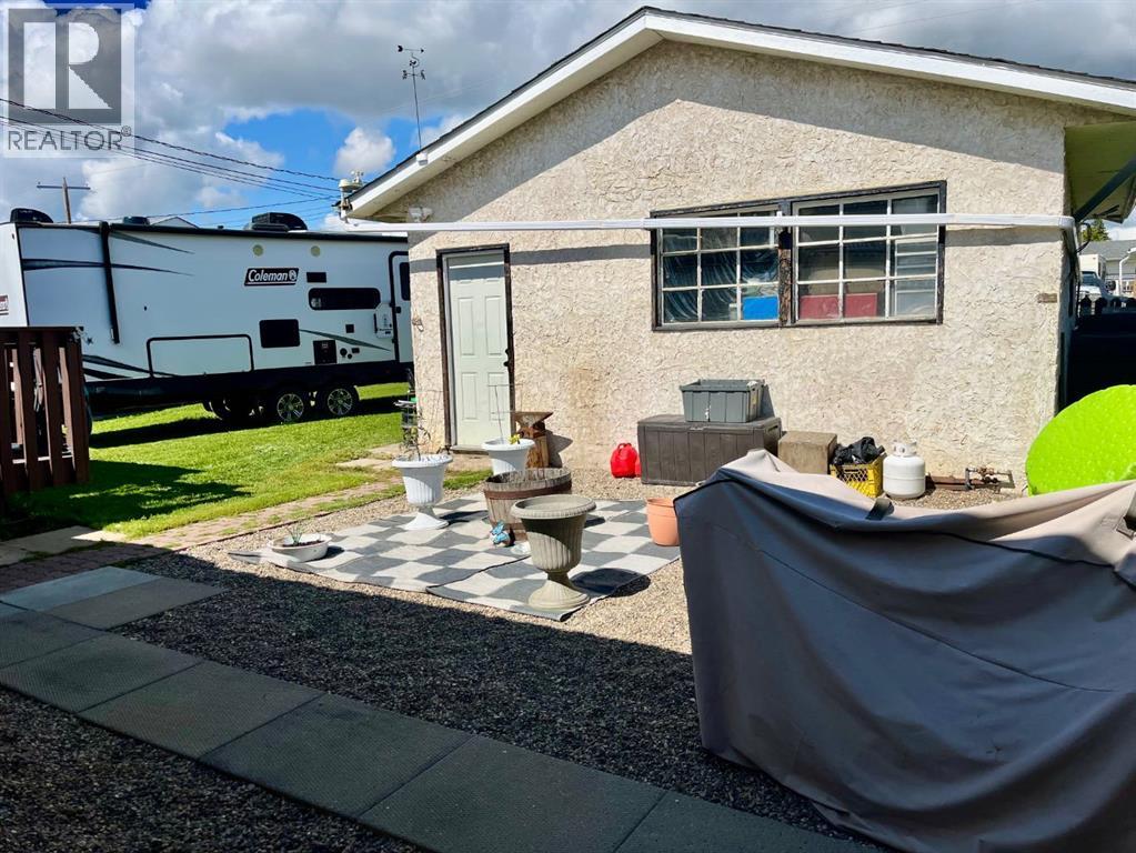 5512 45 Avenue - Photo 36