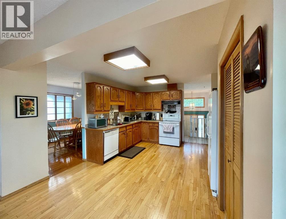 5909 11 Avenue - 8
