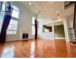 30 Chippingwood Manor, Aurora, ON L4G7R4 Photo 11