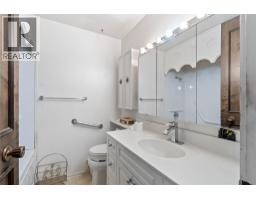 296 Gibraltar Court, Kamloops, BC V2C1P2 Photo 32