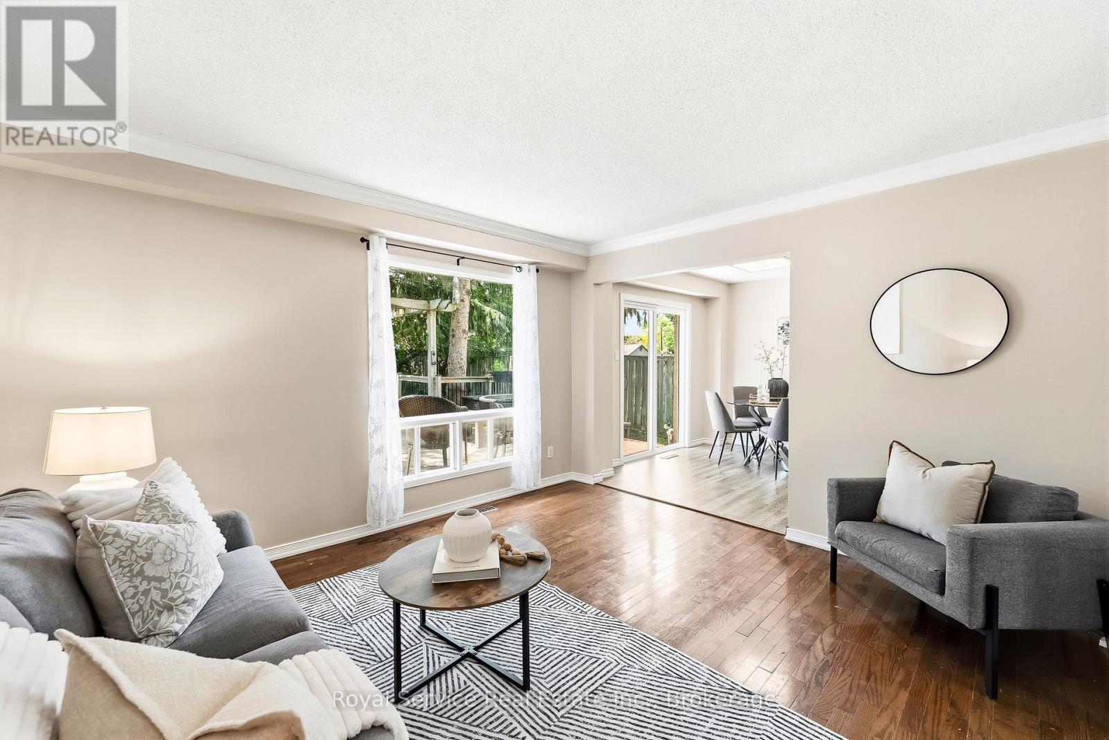 6 GILMOUR DRIVE - 22