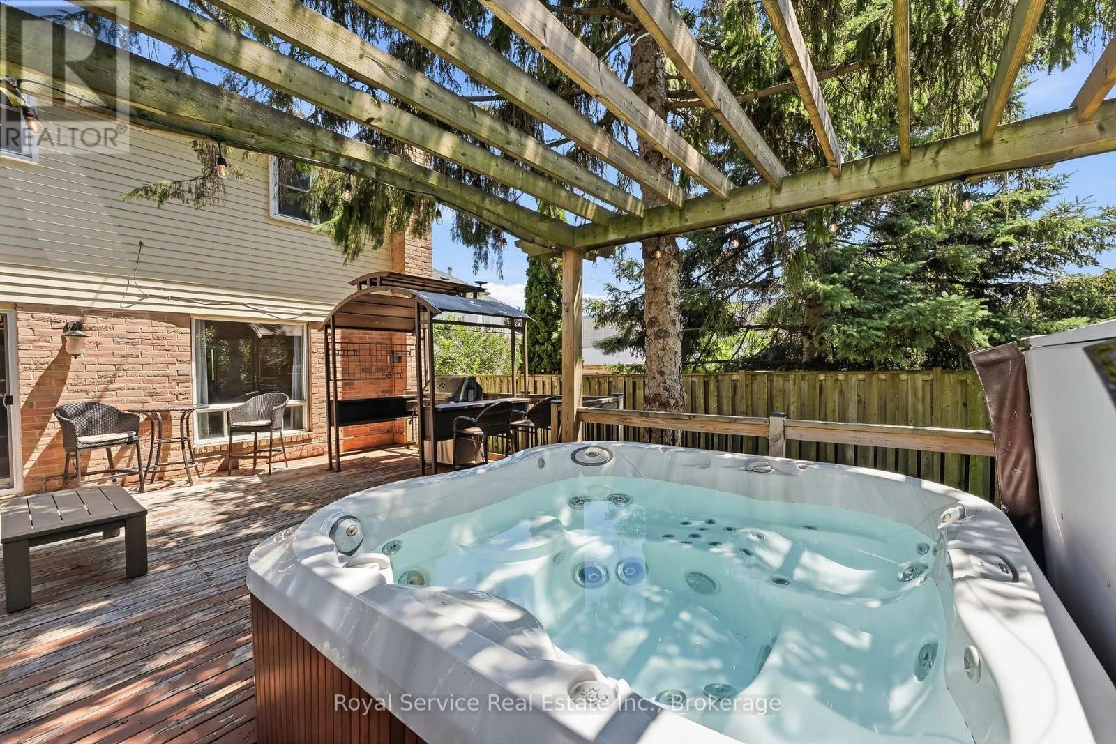 6 GILMOUR DRIVE - 38