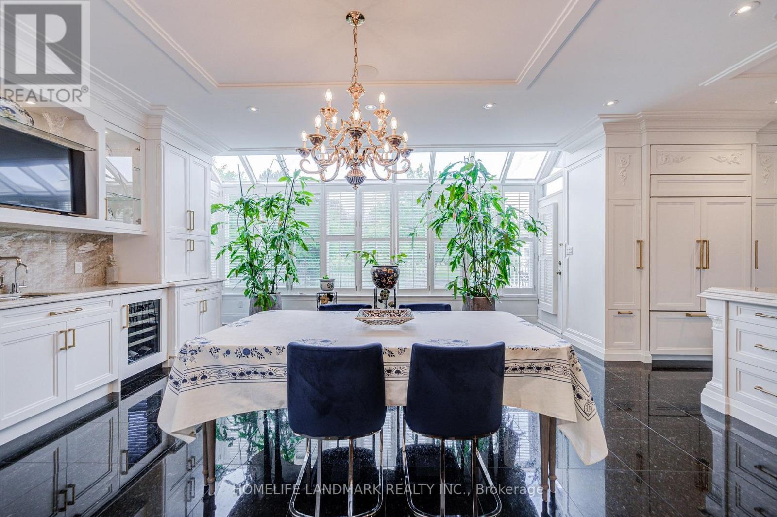 21 KENSINGTON DRIVE - 16