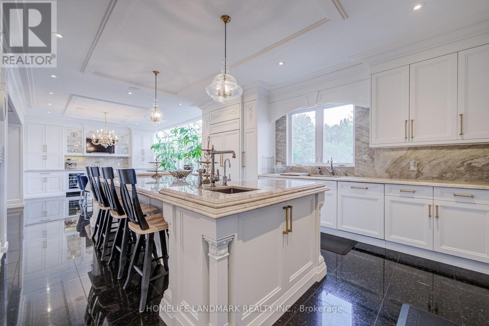 21 KENSINGTON DRIVE - 19