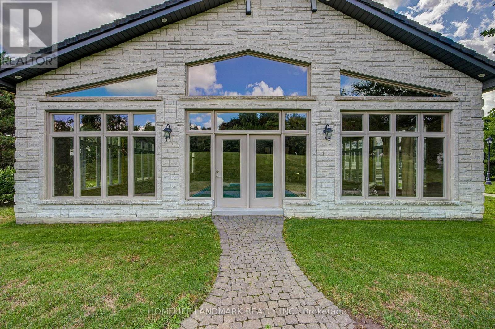 21 KENSINGTON DRIVE - 49