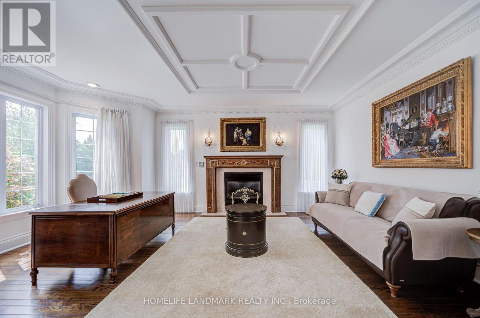 21 KENSINGTON DRIVE - 8
