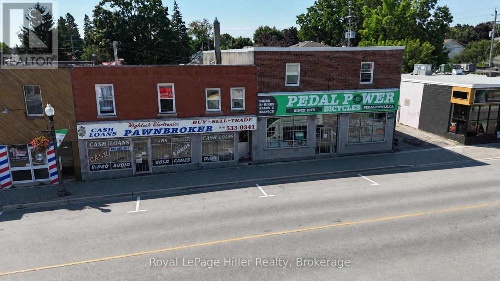 202 - 590 DUNDAS STREET