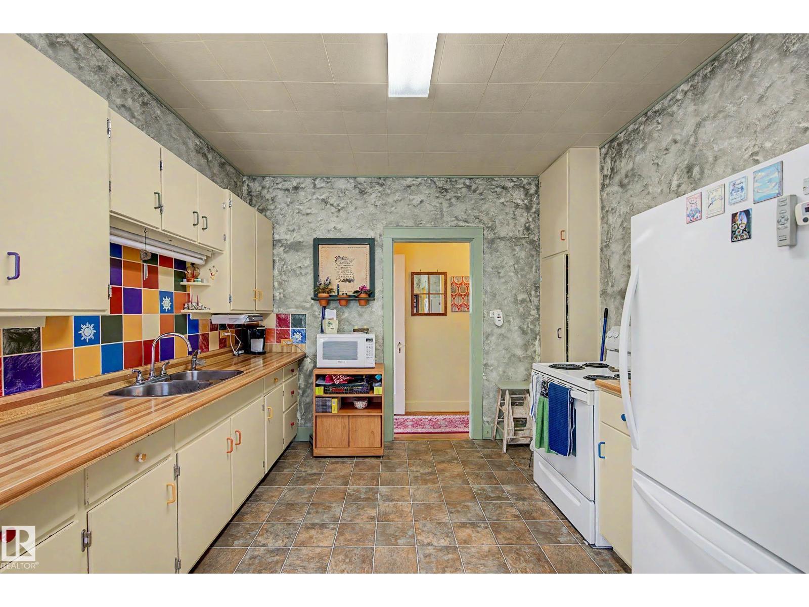 5320 49 Avenue - Photo 16
