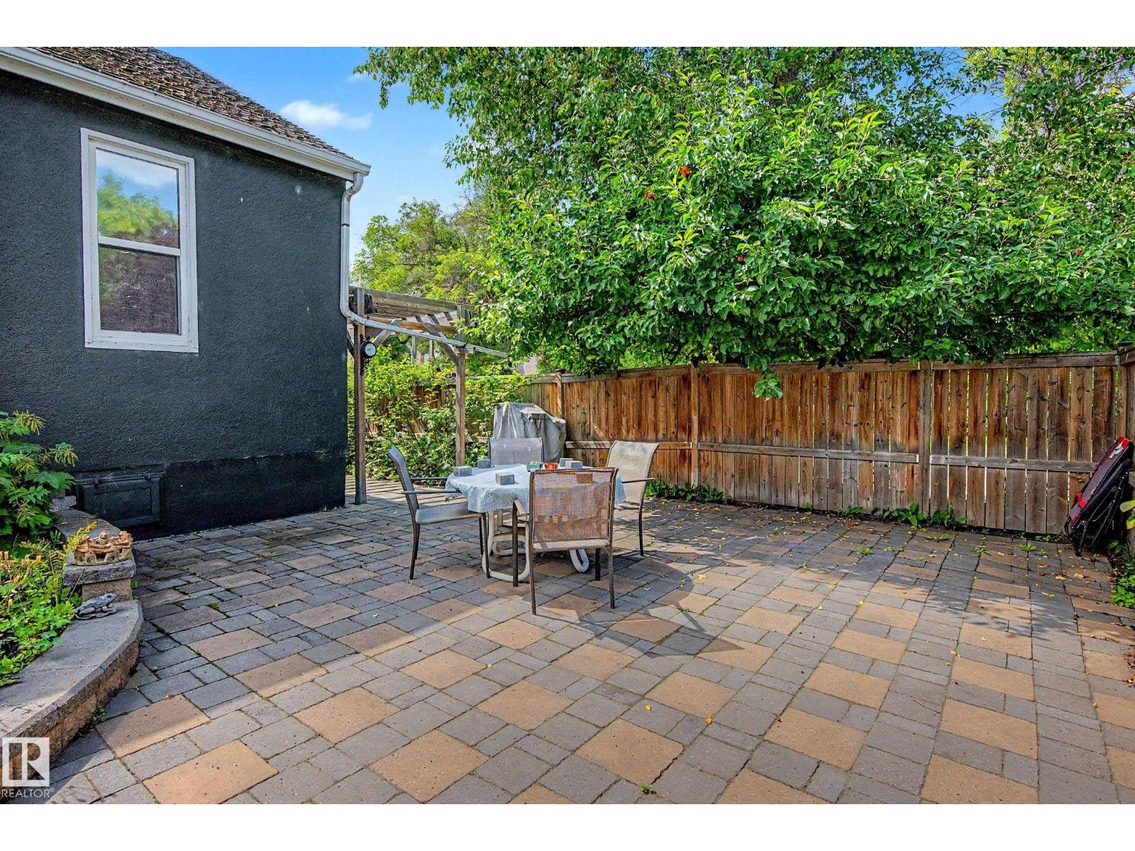 5320 49 AV - Image 52