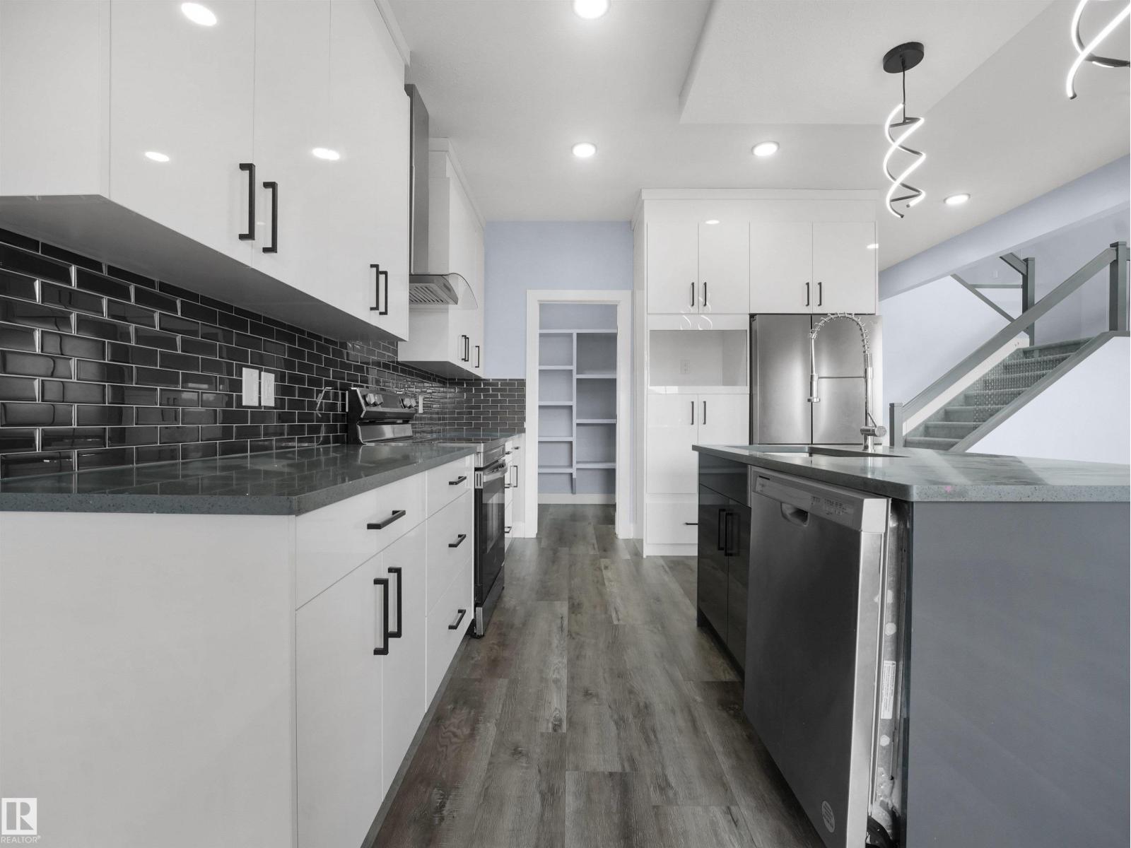 829 MORRIS AV - 25