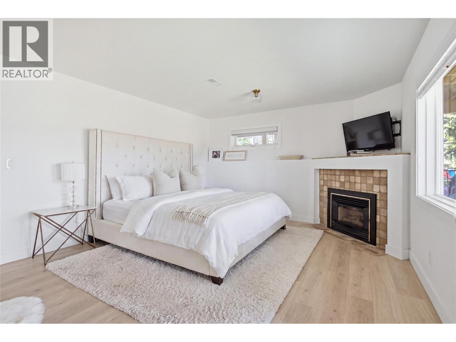 1937 SKEENA Drive - Image 28