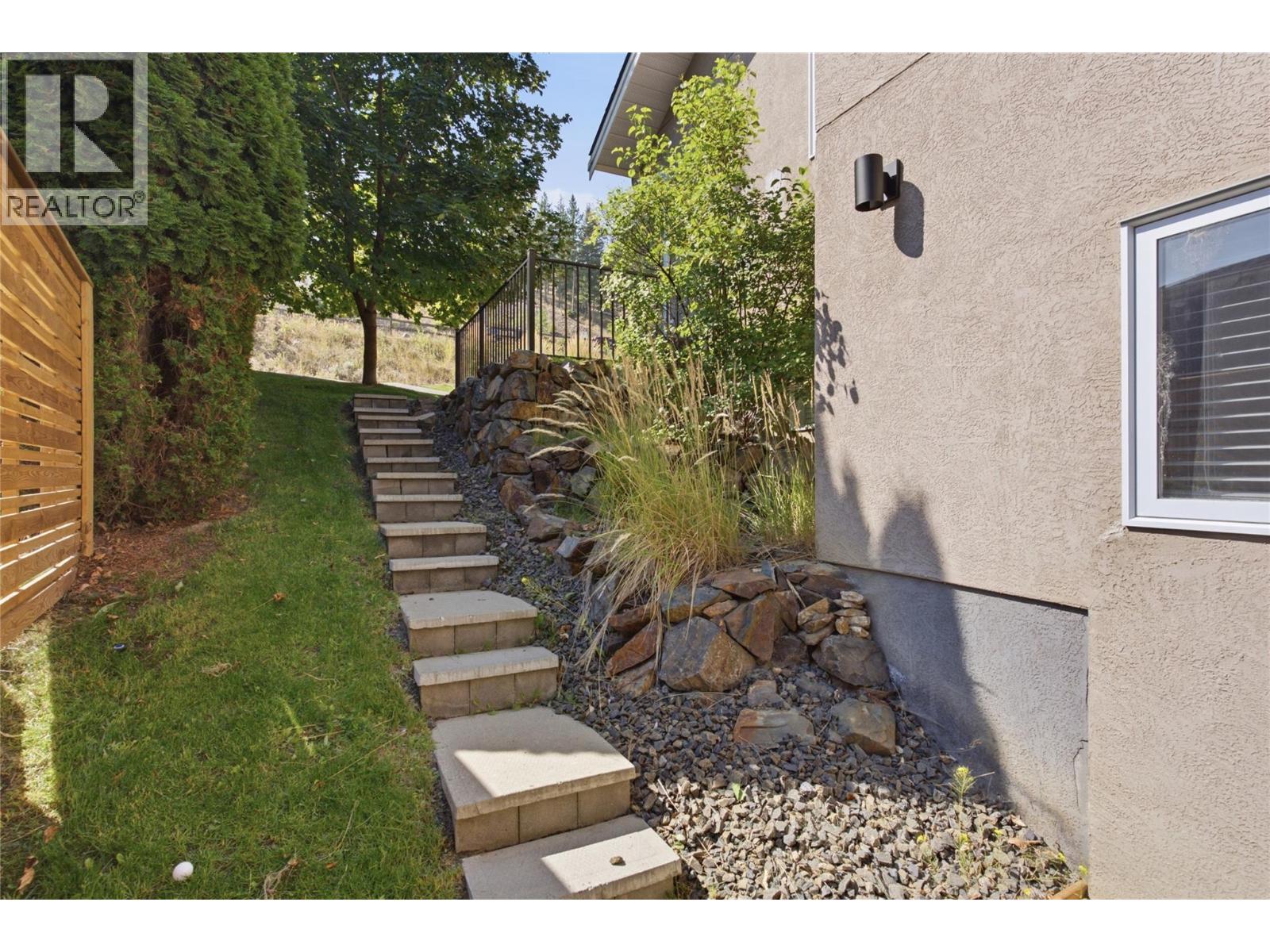 1937 SKEENA Drive - 35