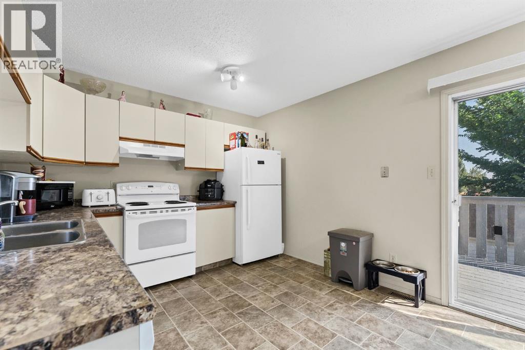 908 Ross Glen Drive Southeast - Photo 9