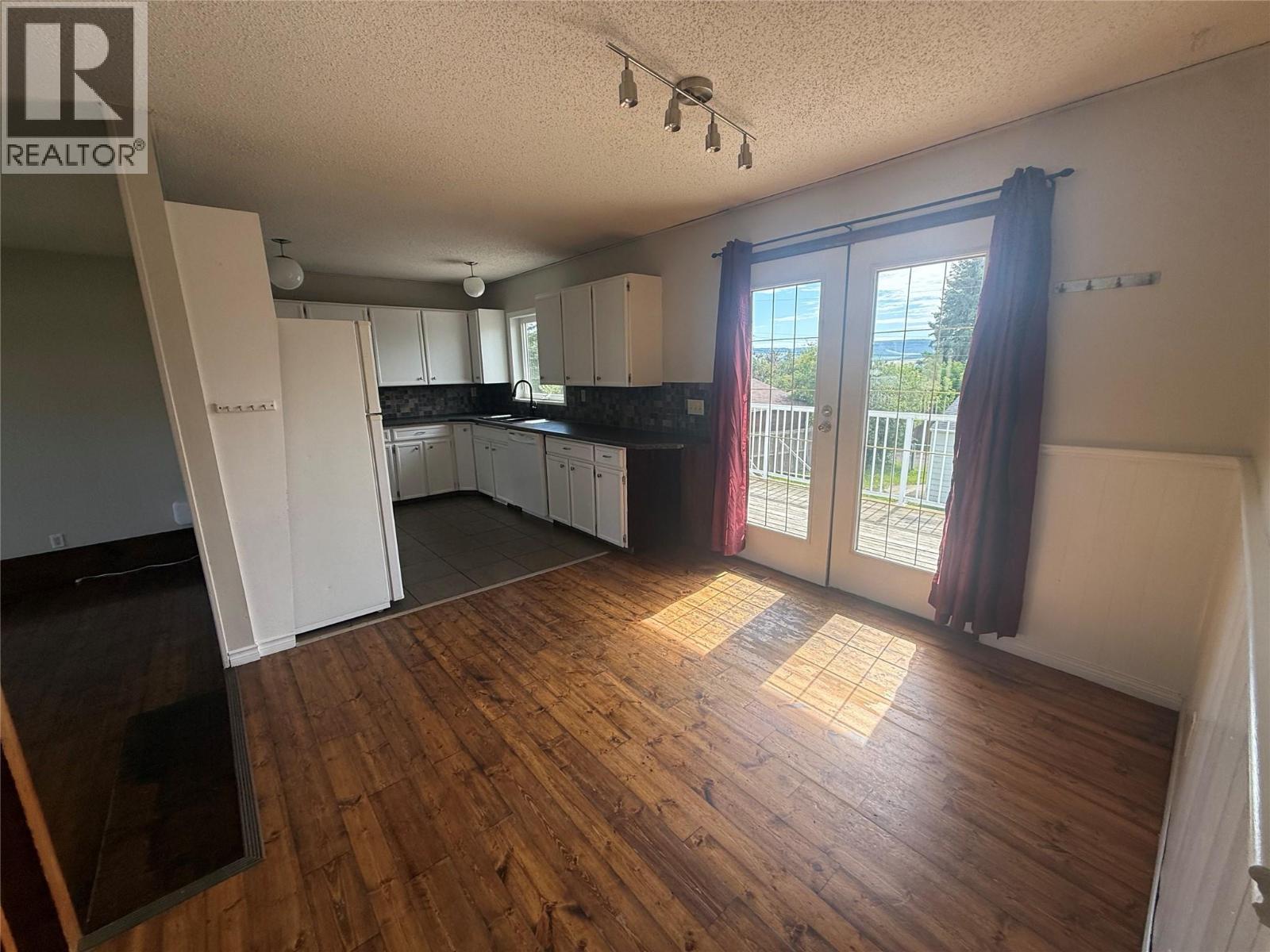 925 Cornwall Crescent - 4