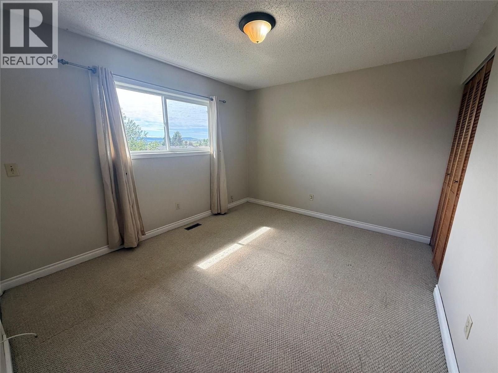 925 Cornwall Crescent - 6