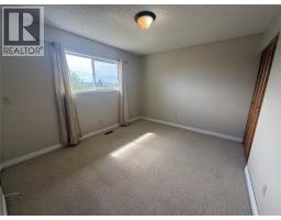 4pc Bathroom - 925 Cornwall Crescent, Dawson Creek, BC V1G1P1 Photo 6