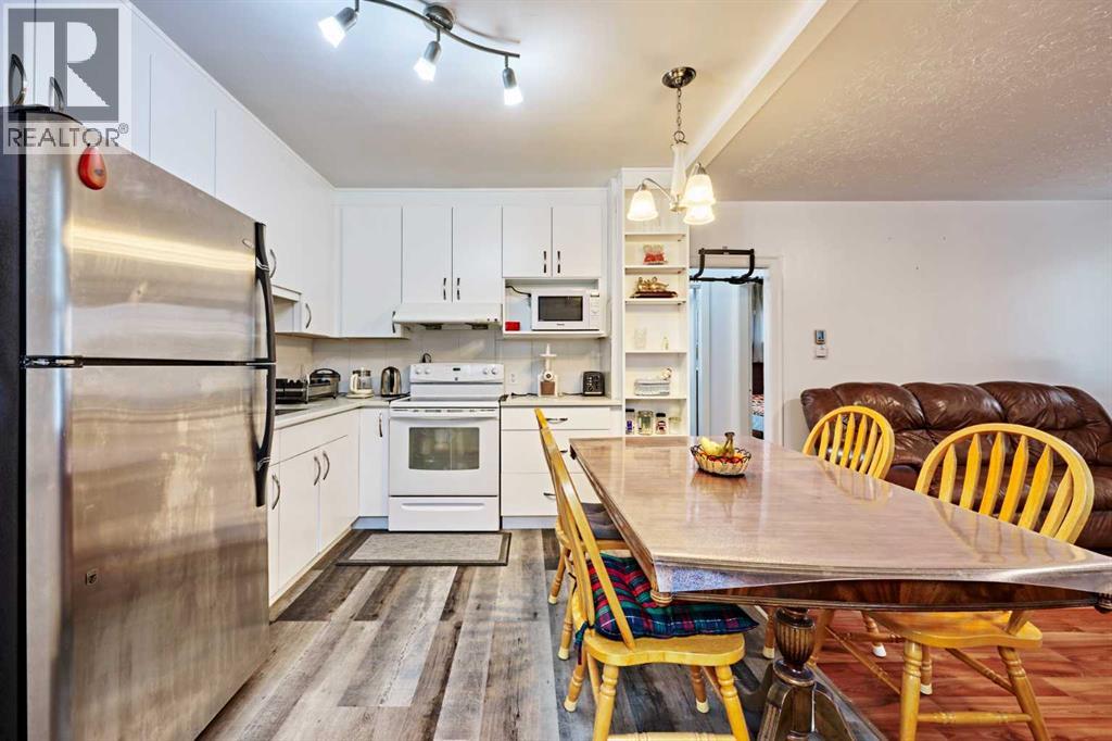 702 17 Avenue NW - Image 11