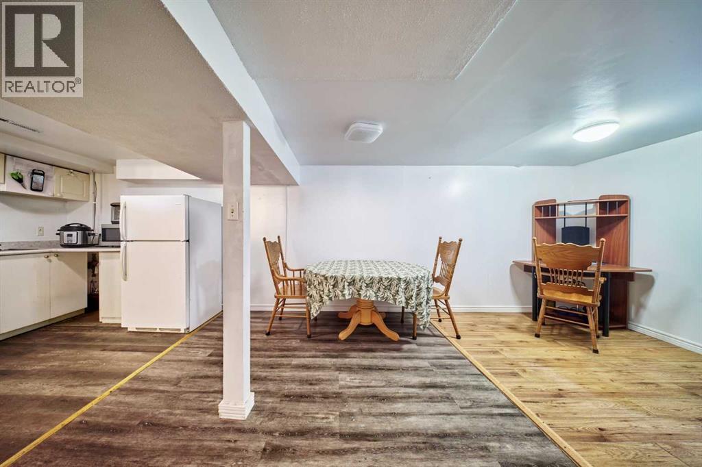 702 17 Avenue NW - Image 22