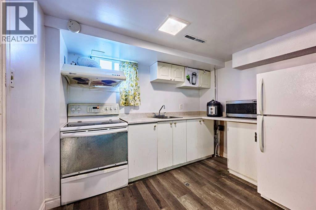 702 17 Avenue NW - Image 24