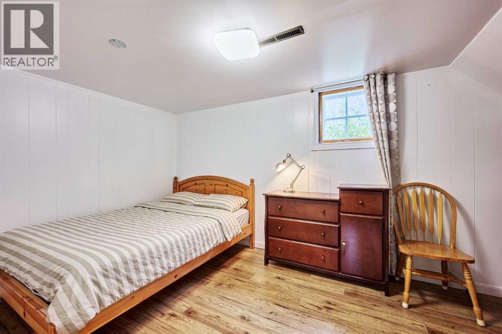 702 17 Avenue NW - Image 25