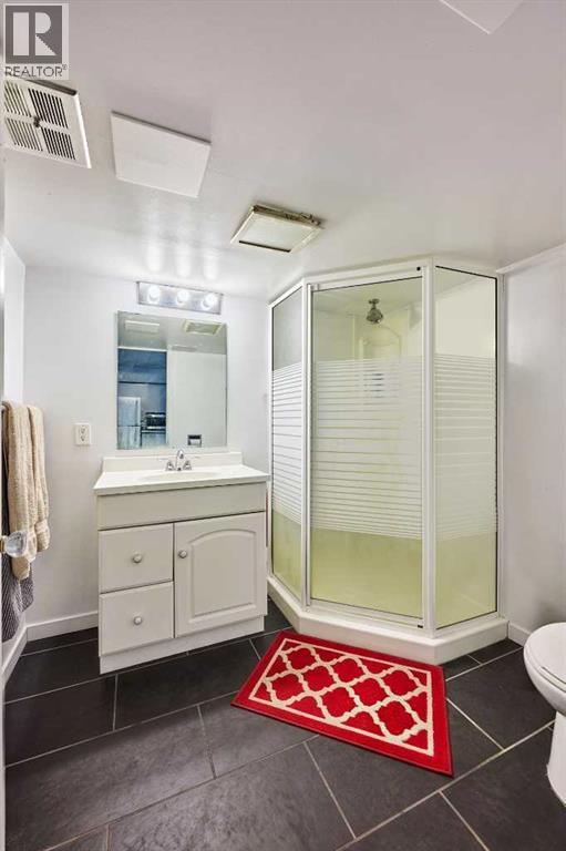 702 17 Avenue NW - Image 26