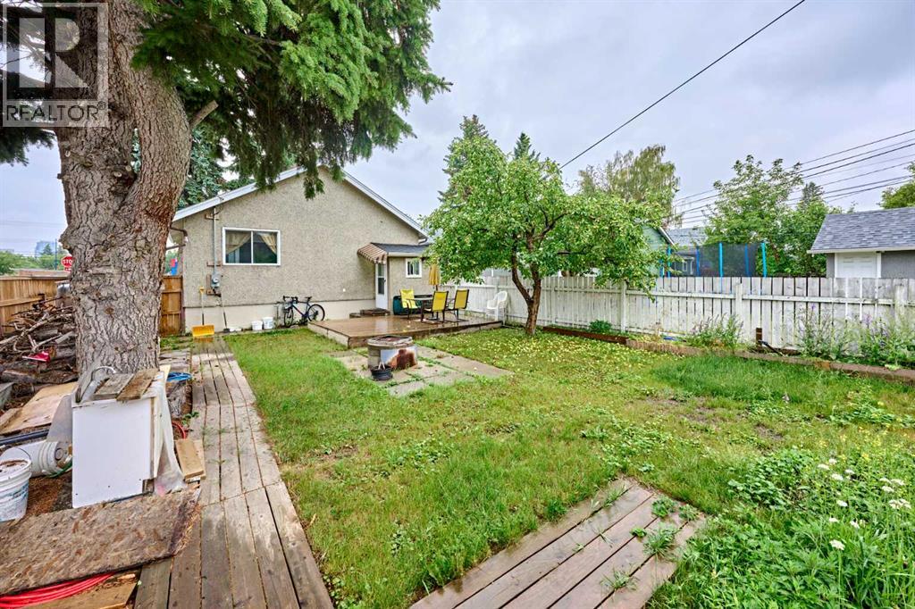 702 17 Avenue NW - 32