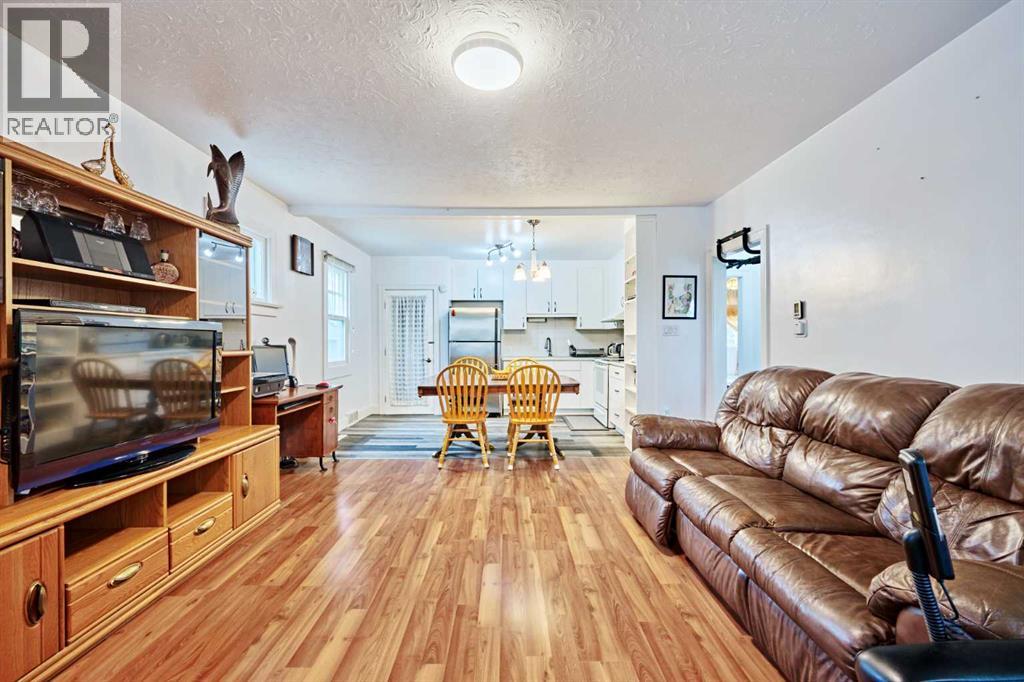 702 17 Avenue NW - Image 6