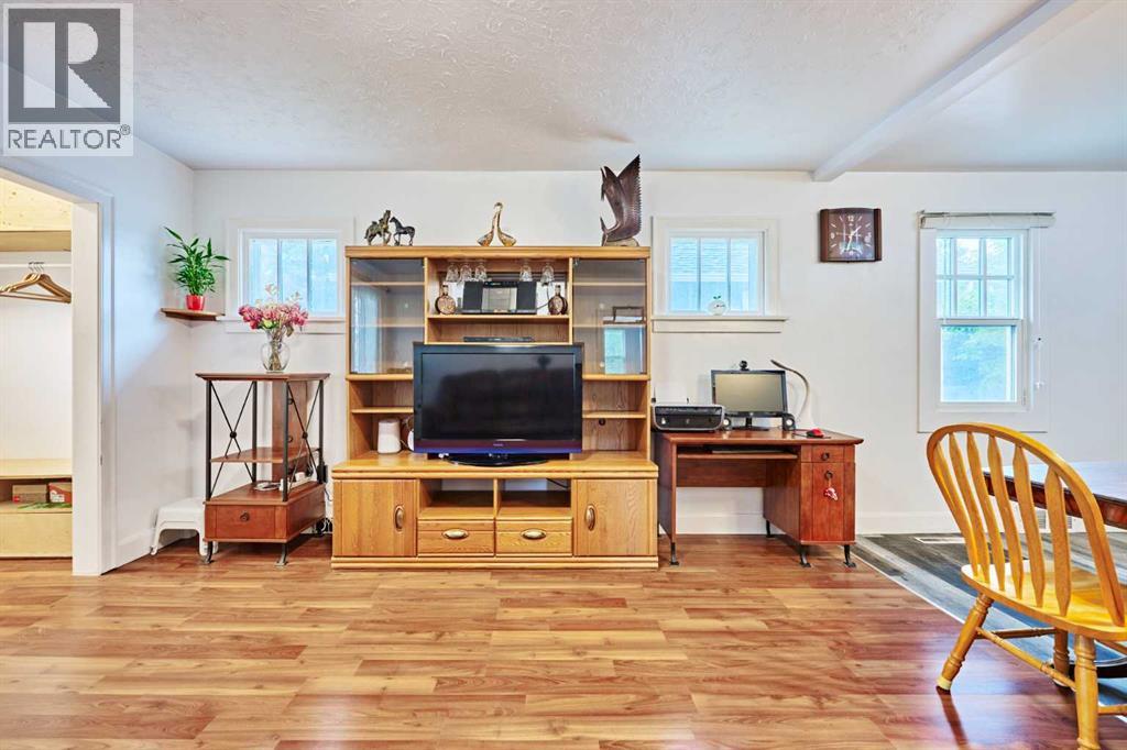 702 17 Avenue NW - Image 7