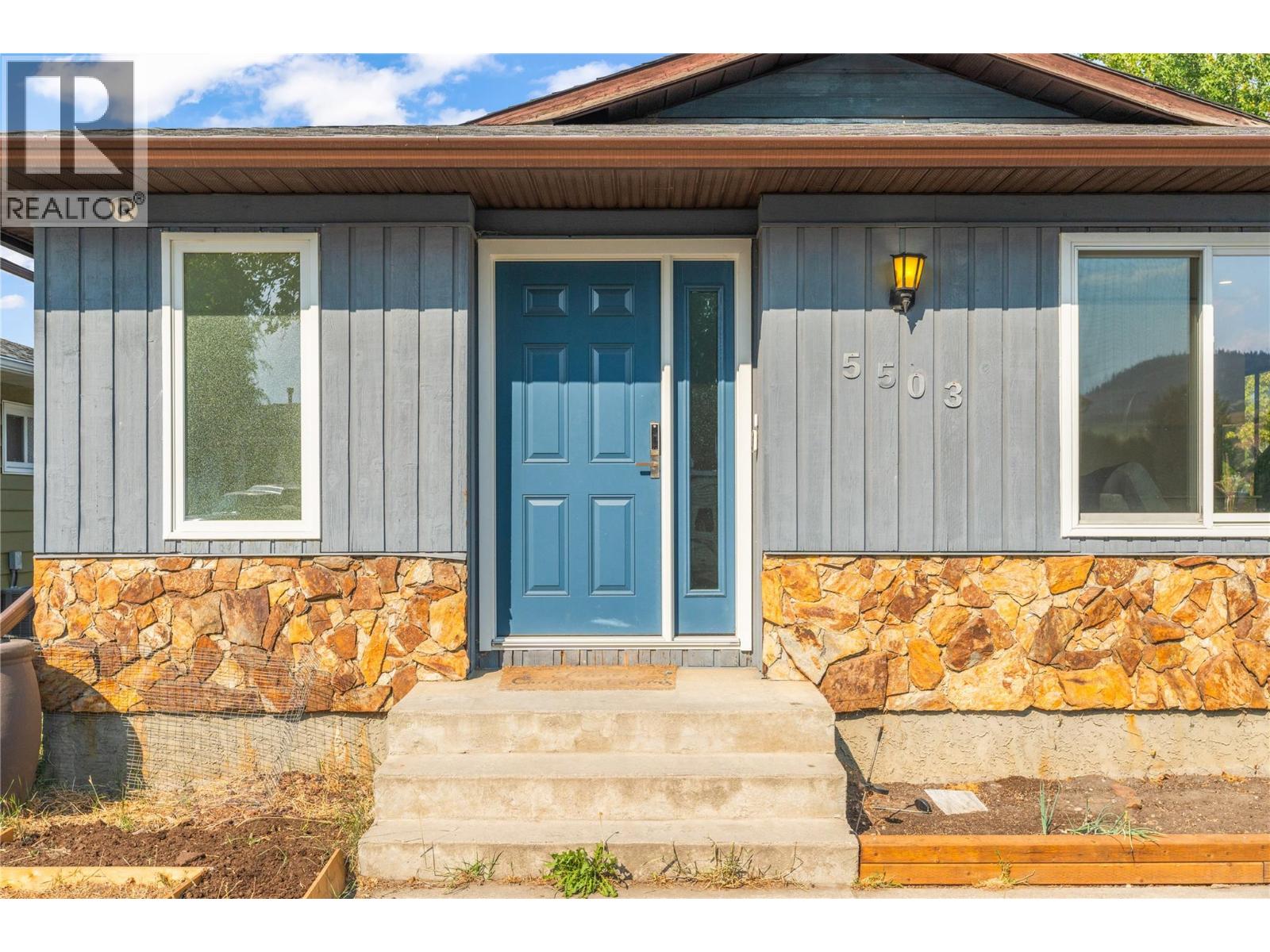 2 Bed, 1 Bath House for Sale in Vernon – 5503 South Vernon Court - Image 98