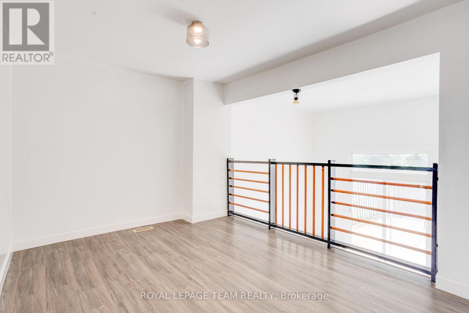 3 Bed, 2 Bath House for Sale in Ottawa – 52 – 2669 SOUTHVALE CRESCENT, Ottawa – MLS# X13678882 - Image 9