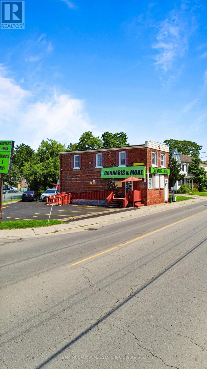 230 Ontario photo 2