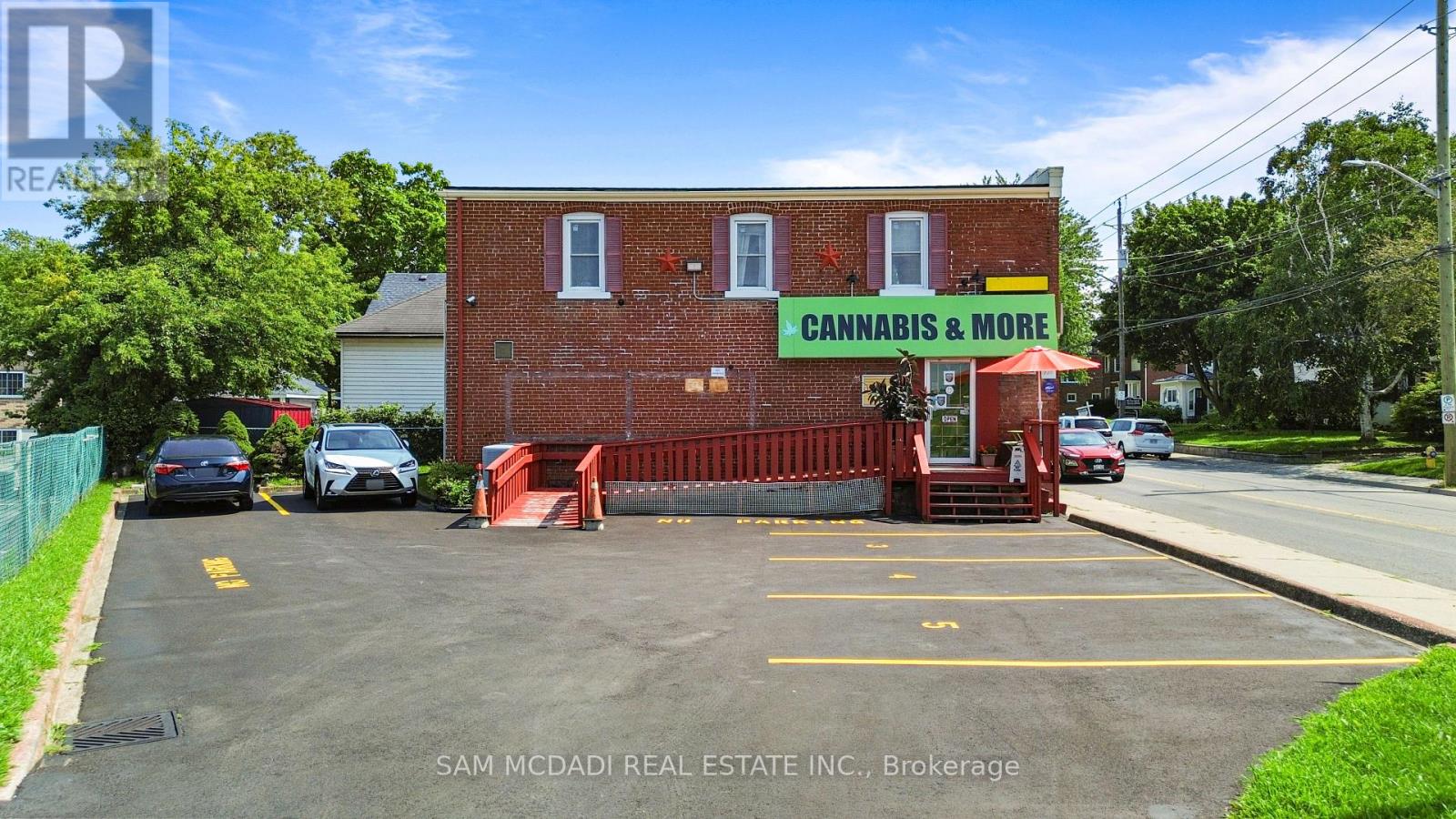 230 Ontario photo 3