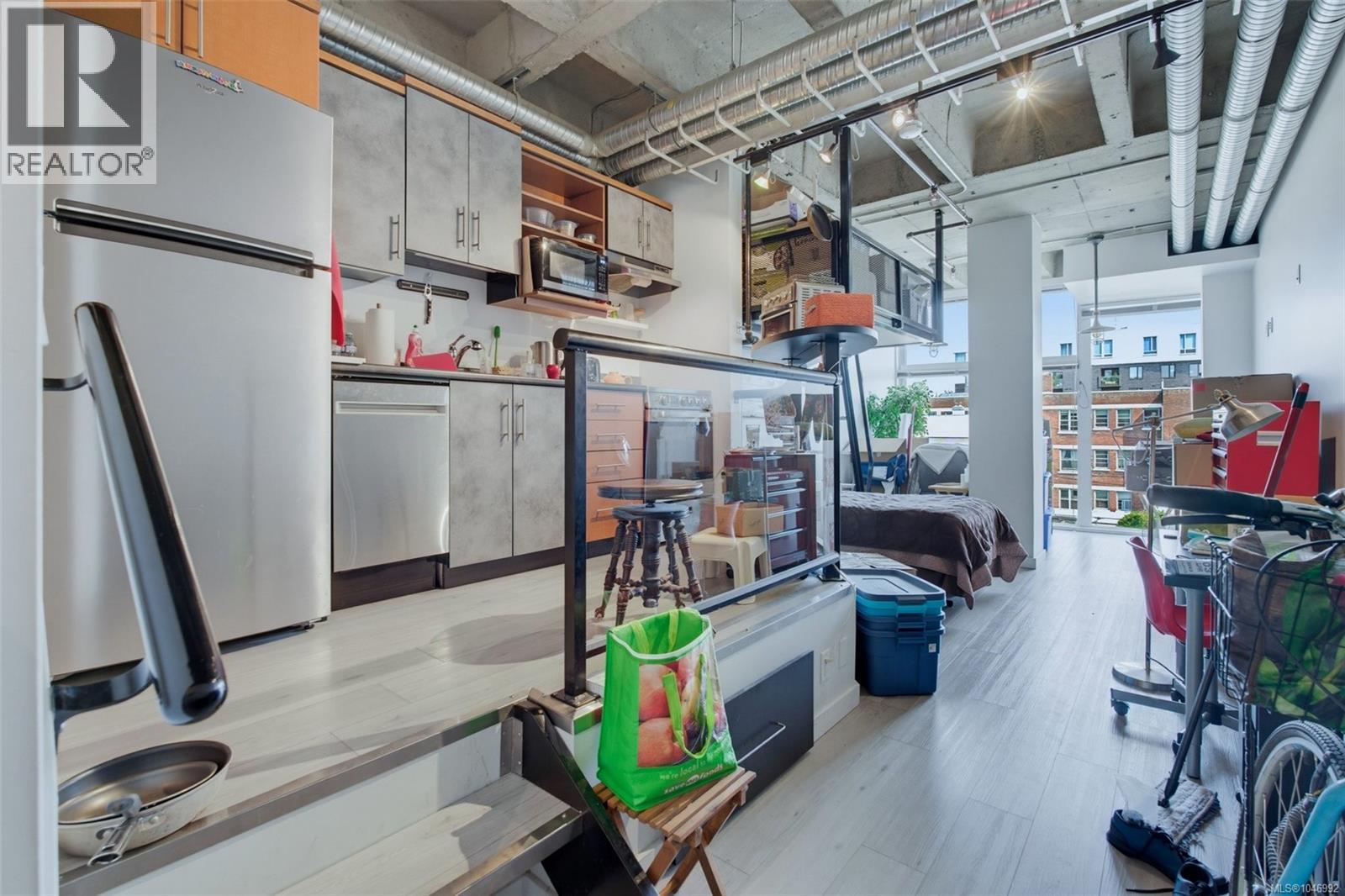 #303 1061 Fort St - Image 13
