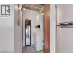 Entrance - 303 1061 Fort St, Victoria, BC V8V5A1 Photo 6