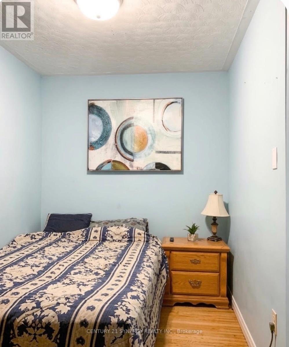 215 VICTORIA STREET - Image 17