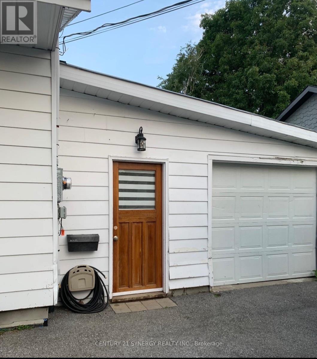 215 VICTORIA STREET - 25