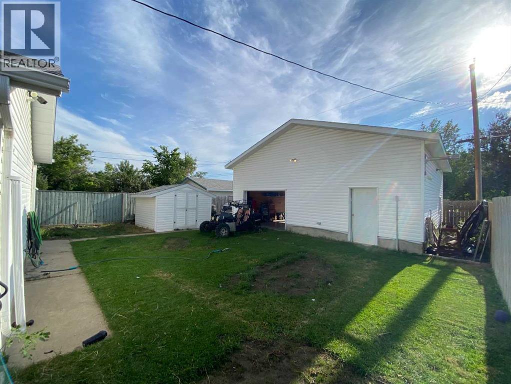 814 12 Street North