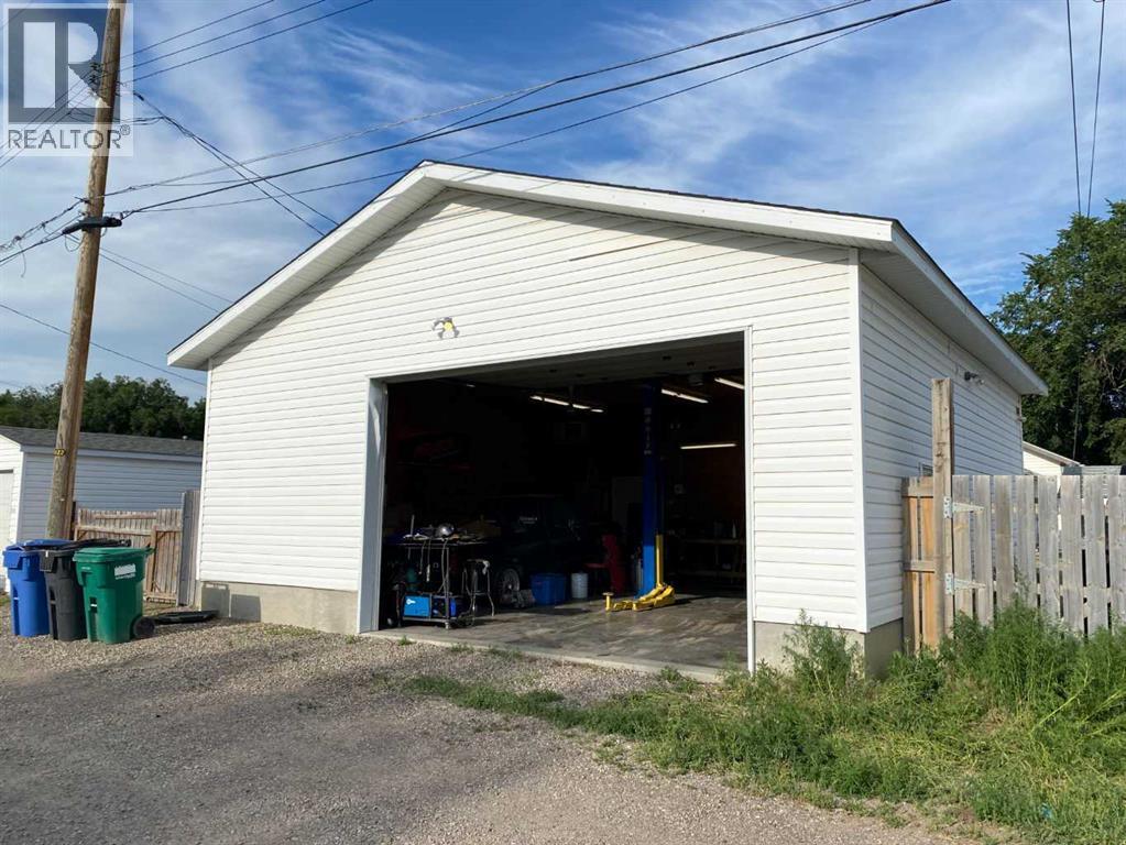 814 12 Street North - Photo 5