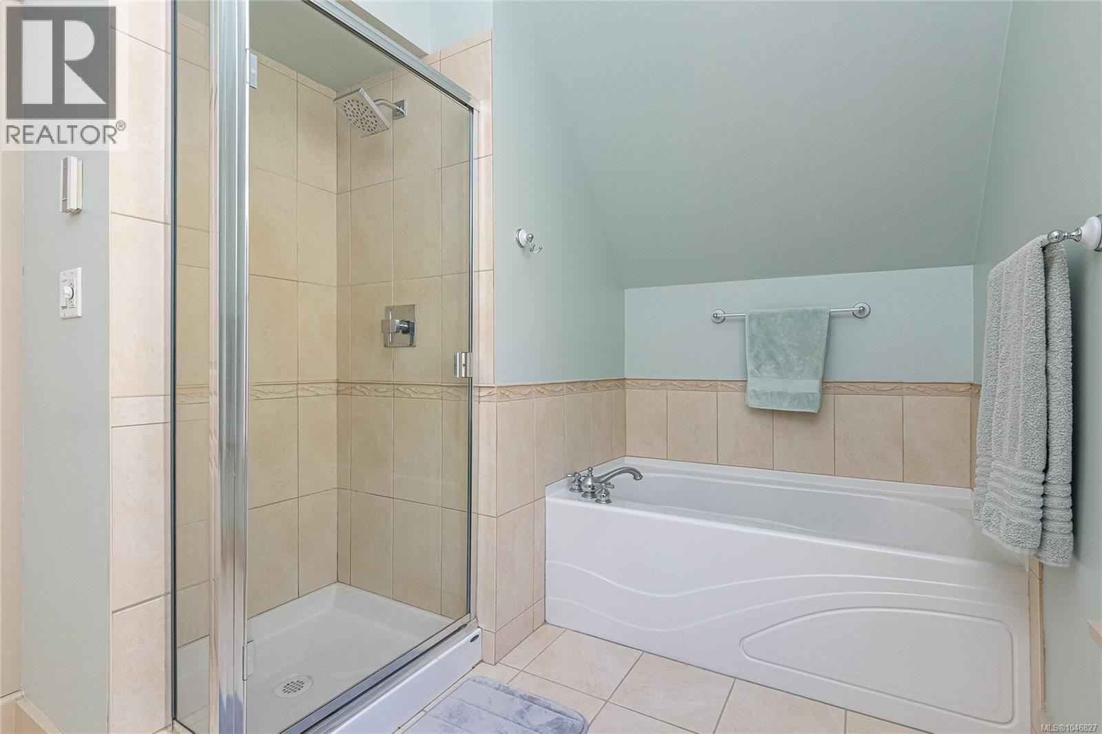 #2 88 Dallas Rd - 19