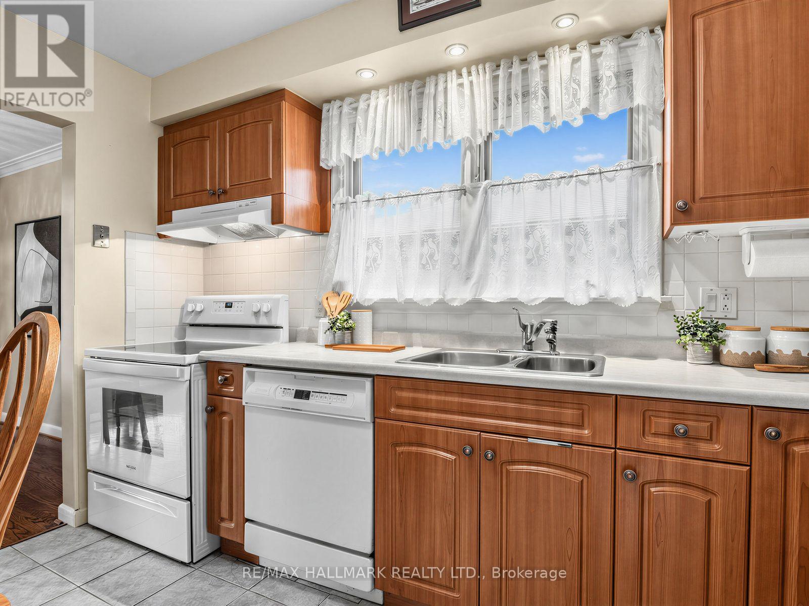 23 LYNNBROOK DRIVE - 15