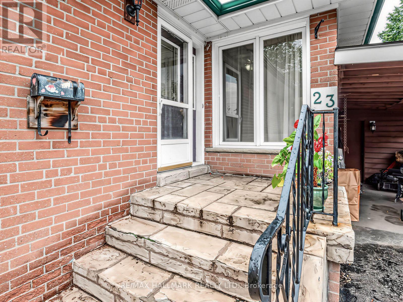 23 LYNNBROOK DRIVE - 3