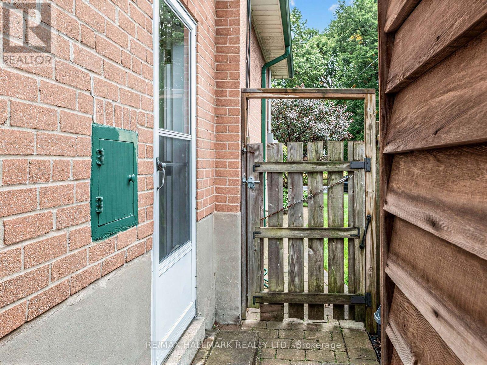 23 LYNNBROOK DRIVE - 37
