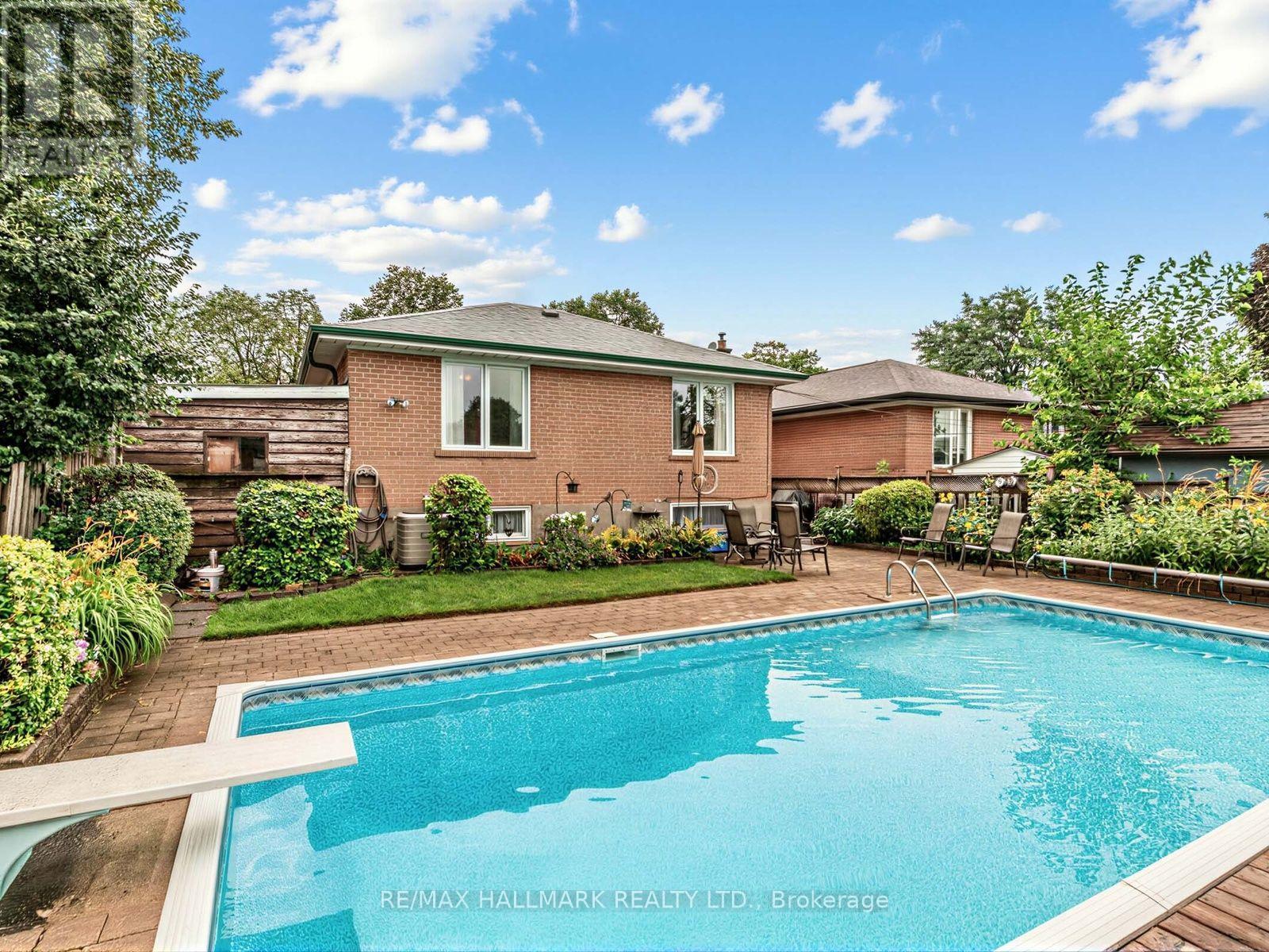 23 LYNNBROOK DRIVE - 32