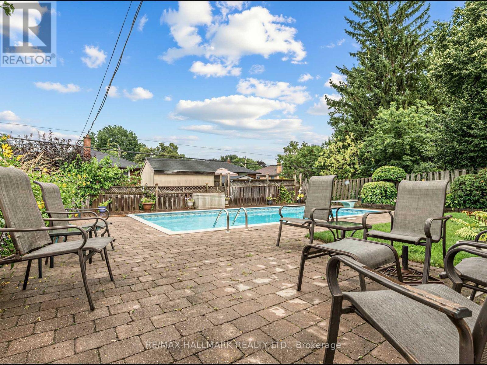 23 LYNNBROOK DRIVE - 34