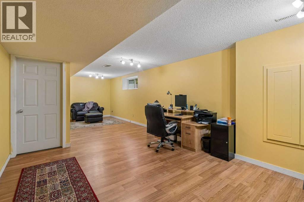 16 Cranberry Green SE - Image 18