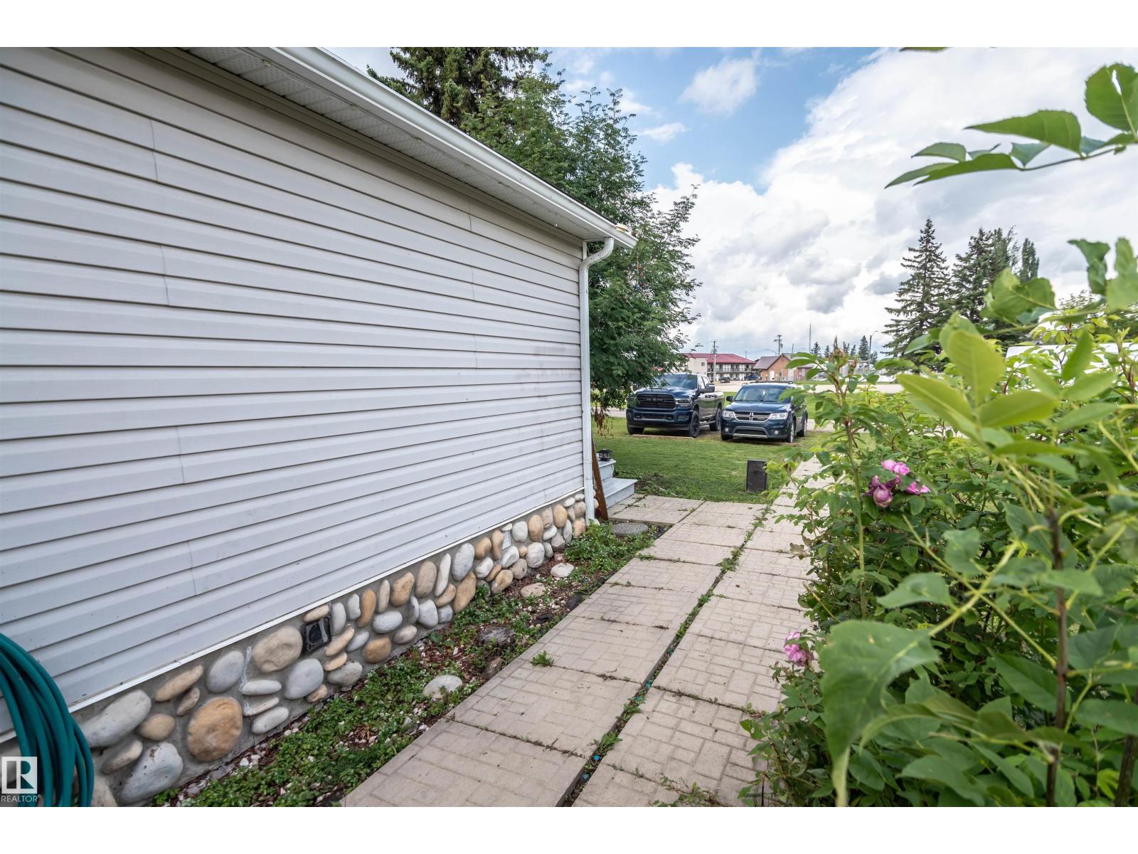 4824 50A Street - Photo 7